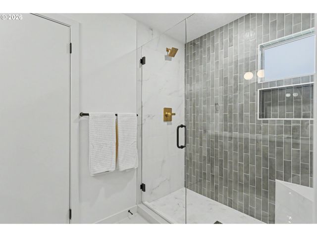 6054 CARMAN Dr, Lake Oswego, OR 97035