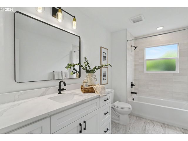 6054 CARMAN Dr, Lake Oswego, OR 97035