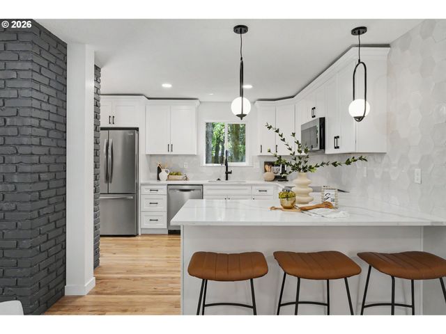 6054 CARMAN Dr, Lake Oswego, OR 97035