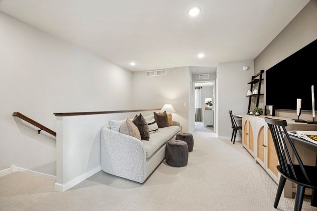 29 Emerald Run 17, Shrewsbury, MA 01545