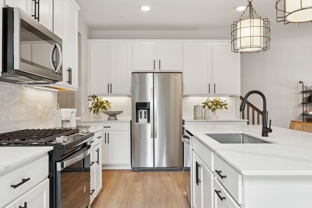 29 Emerald Run 17, Shrewsbury, MA 01545
