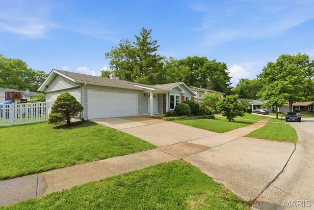 1255 Jade Wind Circle, Ballwin, MO 63011