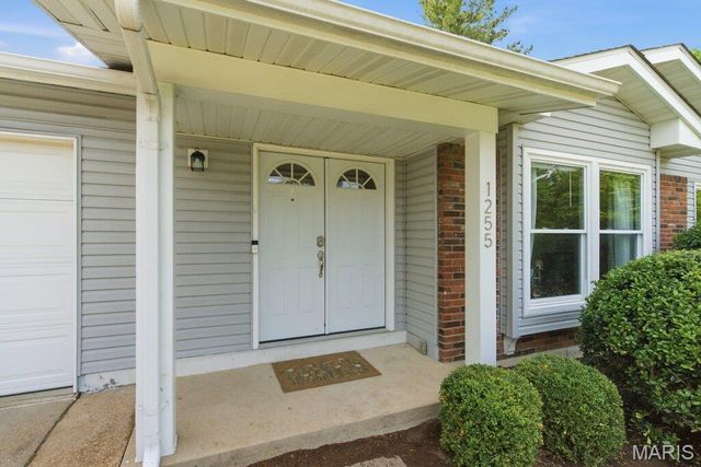 1255 Jade Wind Circle, Ballwin, MO 63011