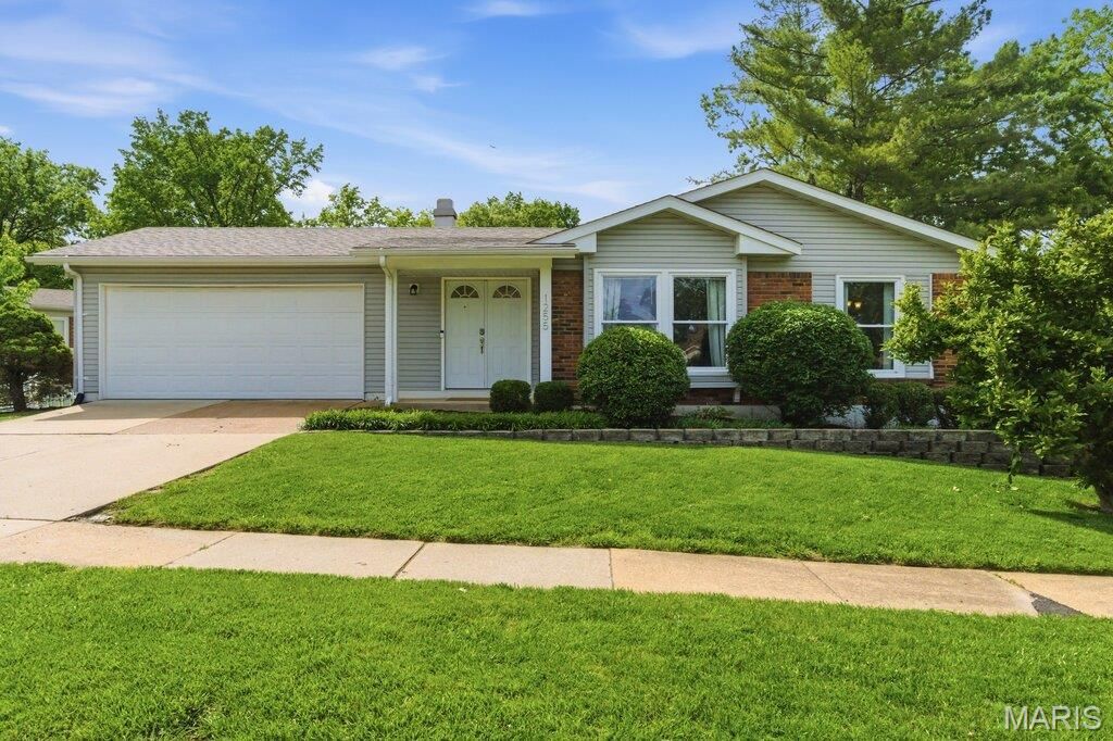 1255 Jade Wind Circle, Ballwin, MO 63011