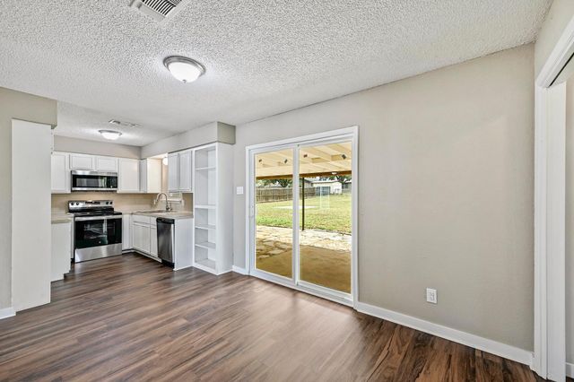 1304 E LUCE ST, Llano, TX 78643