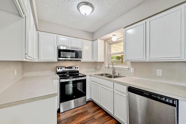 1304 E LUCE ST, Llano, TX 78643