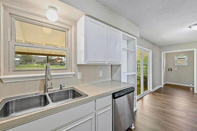 1304 E LUCE ST, Llano, TX 78643