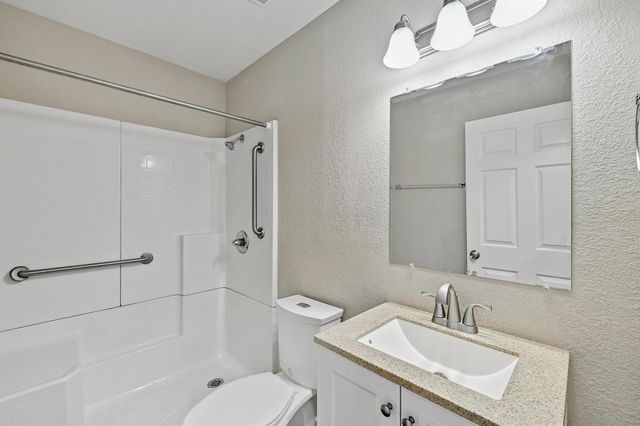 1304 E LUCE ST, Llano, TX 78643