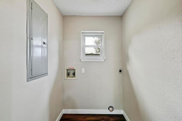 1304 E LUCE ST, Llano, TX 78643