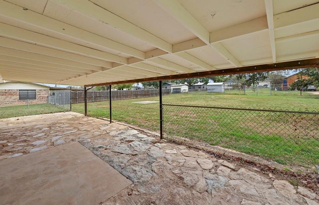 1304 E LUCE ST, Llano, TX 78643