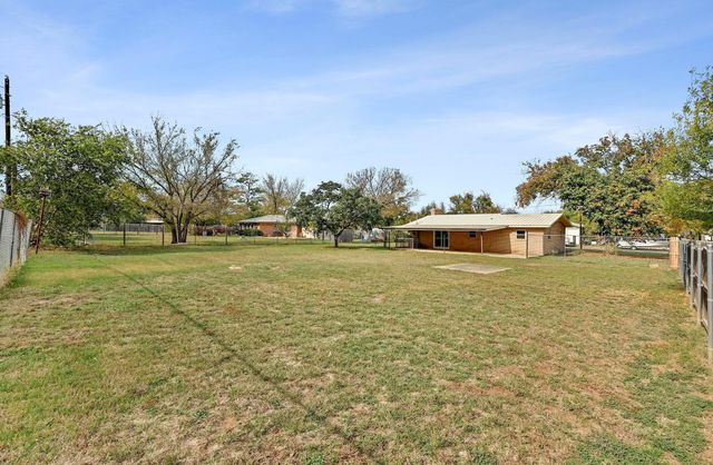1304 E LUCE ST, Llano, TX 78643