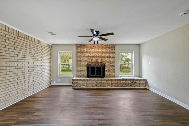 1304 E LUCE ST, Llano, TX 78643