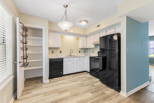 205 Edgewood Dr, Hendersonville, TN 37075