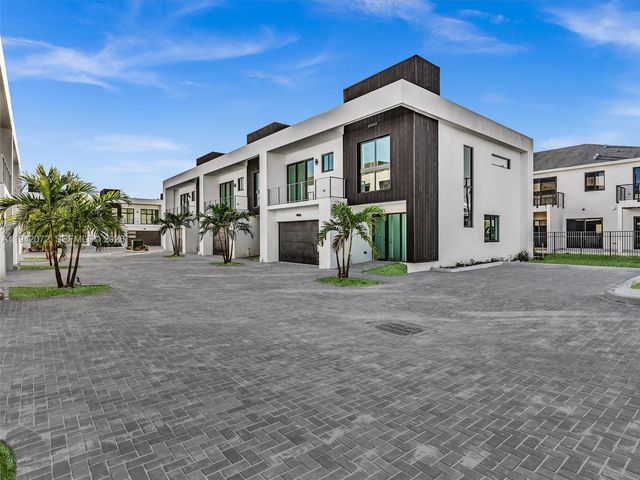 4620 SW 32nd Ave A2, Dania Beach, FL 33312