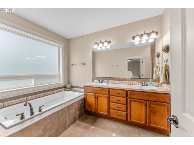14823 Se LEA St, Happy Valley, OR 97086