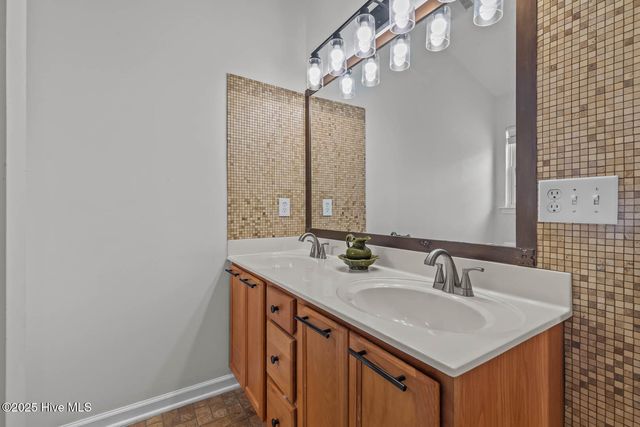 106 Croaker Lane, Maysville, NC 28555