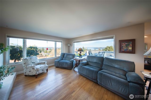 6404 N Five Views Road, Tacoma, WA 98407