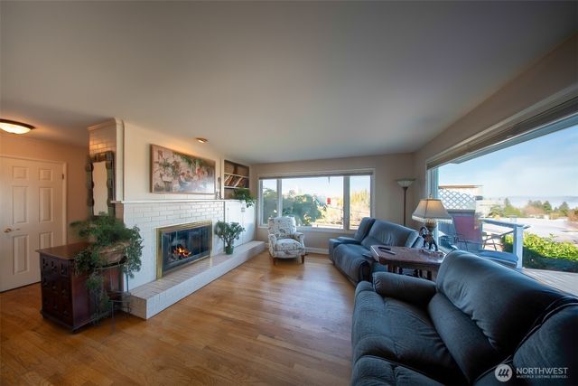 6404 N Five Views Road, Tacoma, WA 98407