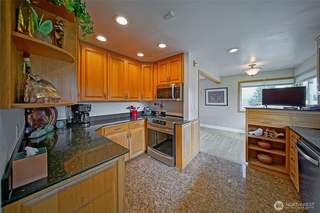 6404 N Five Views Road, Tacoma, WA 98407