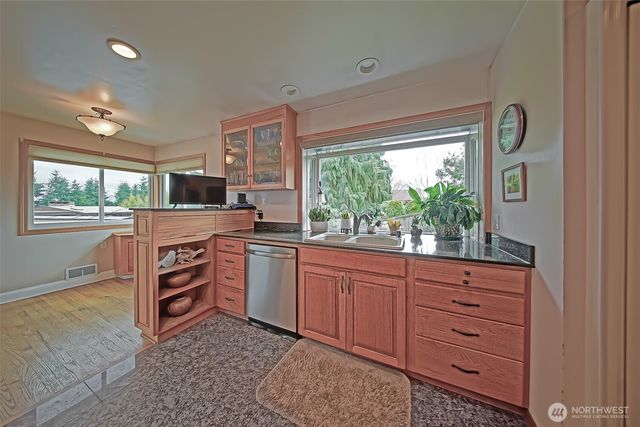 6404 N Five Views Road, Tacoma, WA 98407