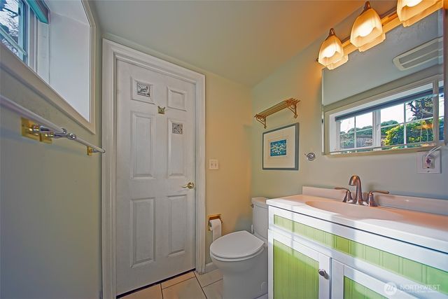 6404 N Five Views Road, Tacoma, WA 98407