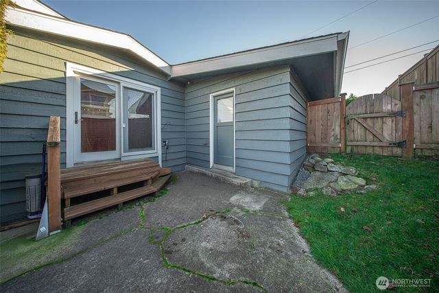 6404 N Five Views Road, Tacoma, WA 98407