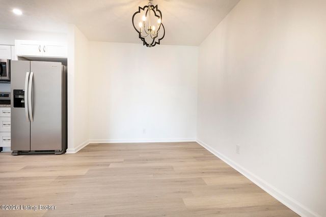 602 Logsdon Ct, Douglass Hills, KY 40243