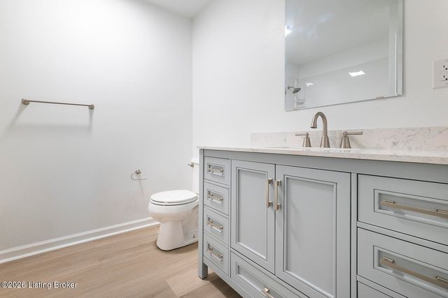 602 Logsdon Ct, Douglass Hills, KY 40243