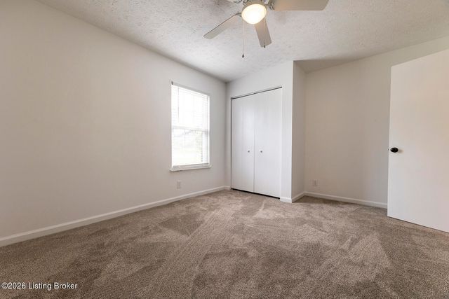 602 Logsdon Ct, Douglass Hills, KY 40243