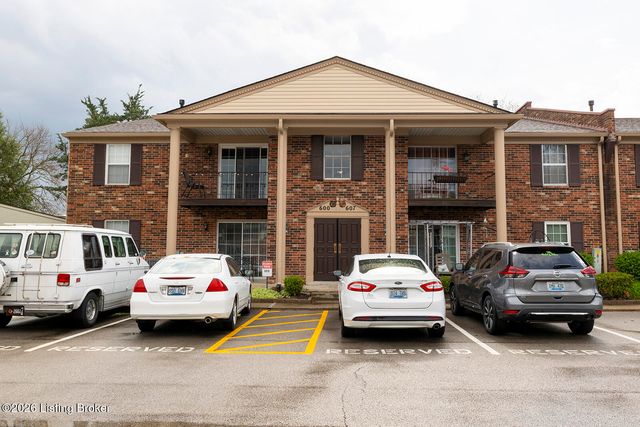 602 Logsdon Ct, Douglass Hills, KY 40243