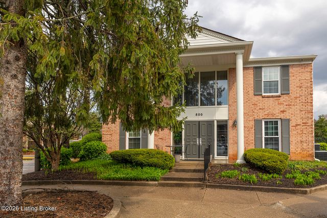 602 Logsdon Ct, Douglass Hills, KY 40243