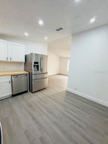 6734 RAVENWOOD STREET, Zephyrhills, FL 33544