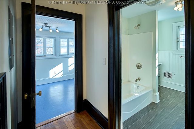 1594 Jackson Street, Charleston, WV 25311