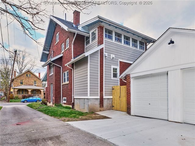 1594 Jackson Street, Charleston, WV 25311