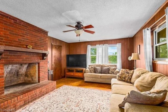 6585 Scarlet Oak Drive, Denton, NC 27239