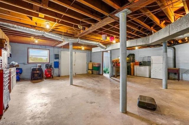 6585 Scarlet Oak Drive, Denton, NC 27239
