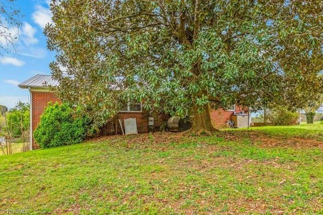6585 Scarlet Oak Drive, Denton, NC 27239