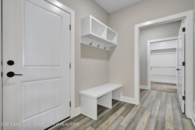 1128 Peninsula Drive, Grand Ledge, MI 48837