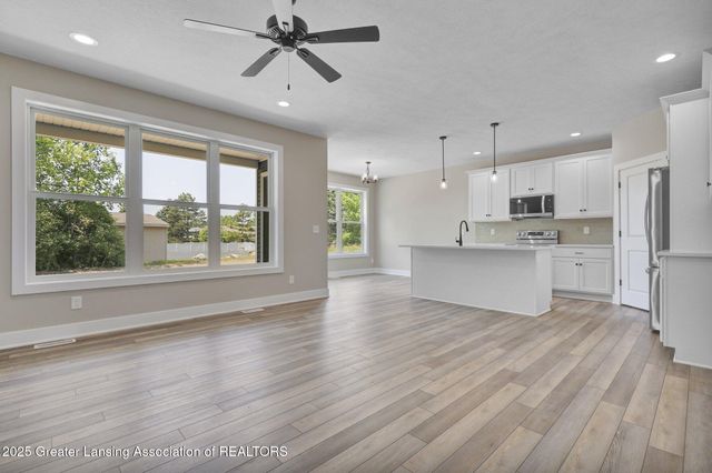 1128 Peninsula Drive, Grand Ledge, MI 48837