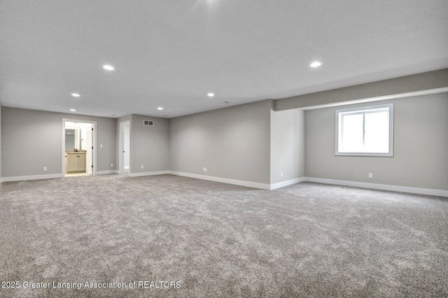 1128 Peninsula Drive, Grand Ledge, MI 48837