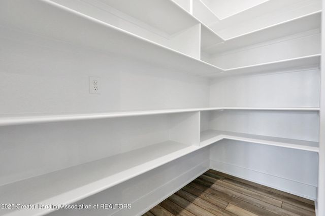 1128 Peninsula Drive, Grand Ledge, MI 48837