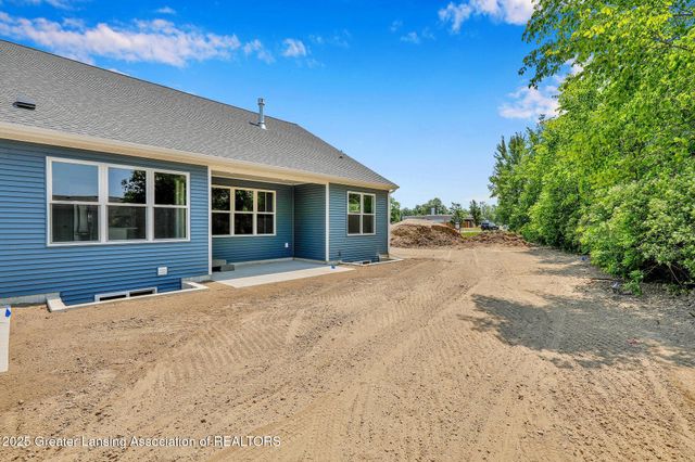 1128 Peninsula Drive, Grand Ledge, MI 48837