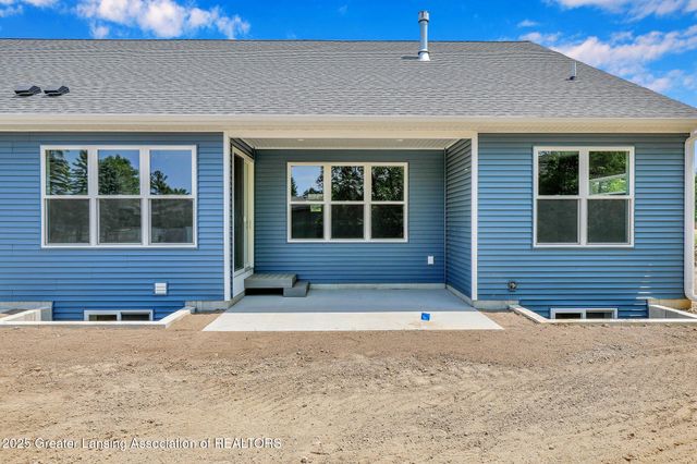 1128 Peninsula Drive, Grand Ledge, MI 48837