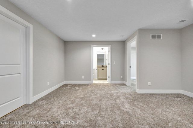 1128 Peninsula Drive, Grand Ledge, MI 48837