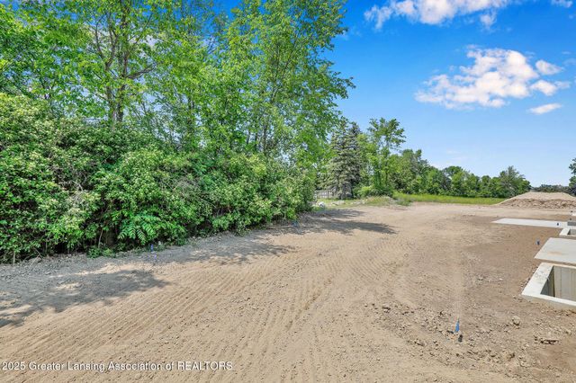 1128 Peninsula Drive, Grand Ledge, MI 48837