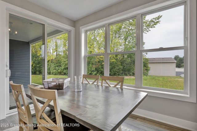 1128 Peninsula Drive, Grand Ledge, MI 48837