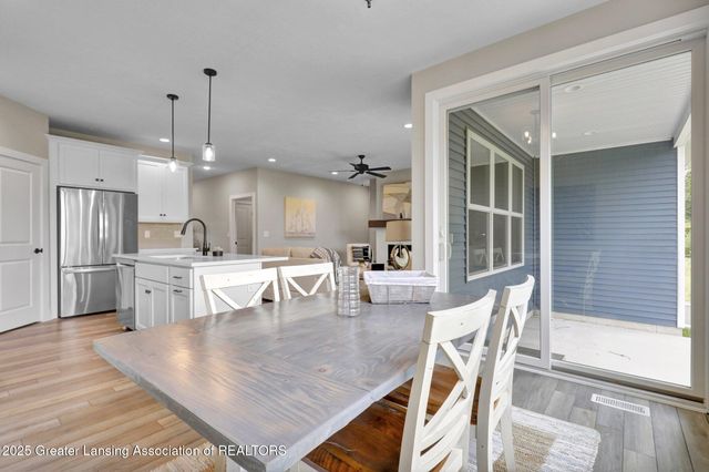 1128 Peninsula Drive, Grand Ledge, MI 48837