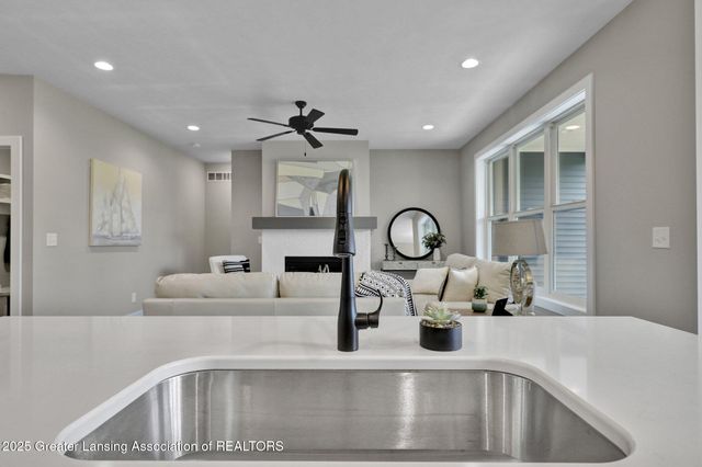 1128 Peninsula Drive, Grand Ledge, MI 48837