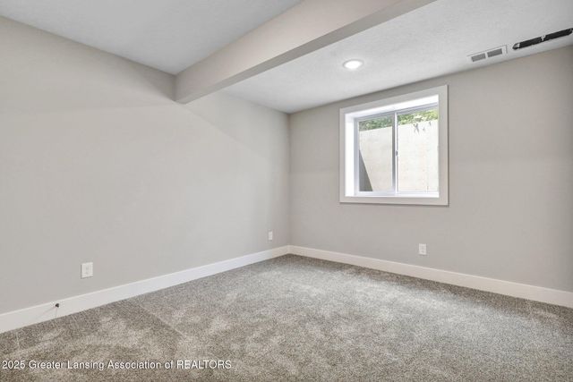 1128 Peninsula Drive, Grand Ledge, MI 48837