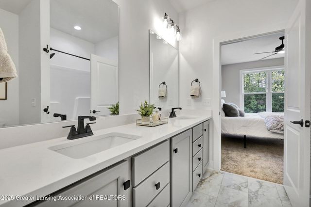 1128 Peninsula Drive, Grand Ledge, MI 48837